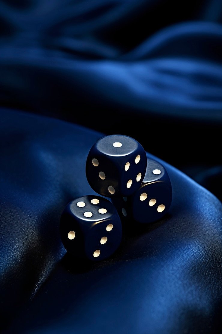 Kartu hadiah digital bernuansa hitam emas